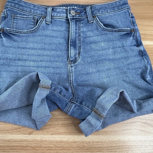 Sonoma Blue Jean Mom Shorts with Cuffed Hem and Relaxed Fit Size 10 - Picture 6 of 7